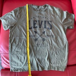 Levi’s t shirt